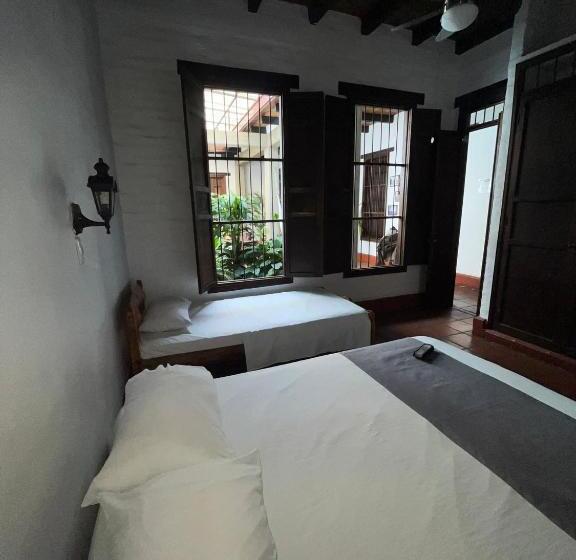 تختخواب و صبحانه Colonial Palmira