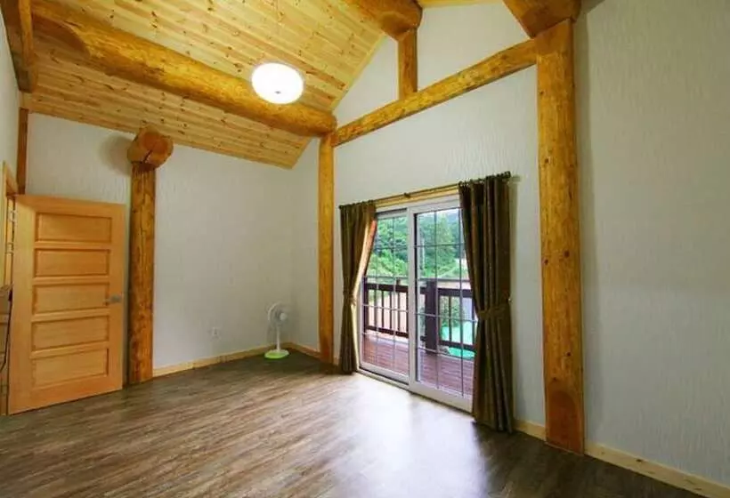 Boryeong Dalbitjeongwon Pension