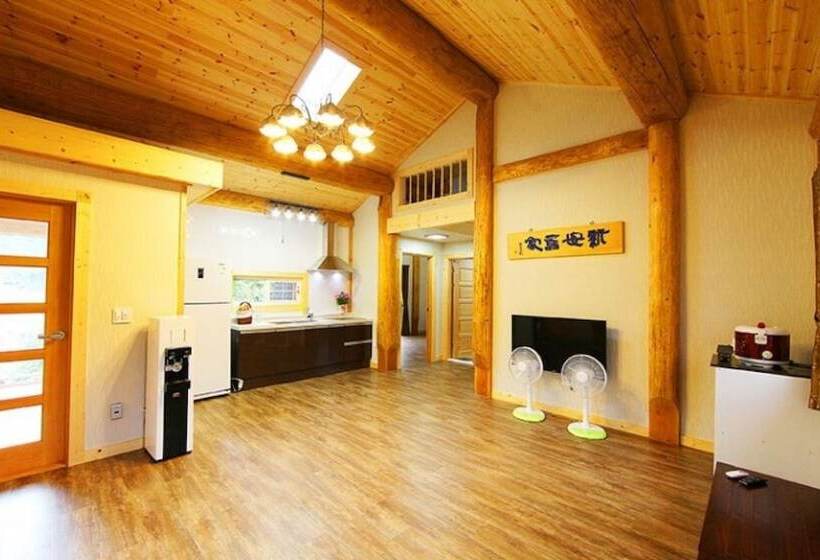 Boryeong Dalbitjeongwon Pension