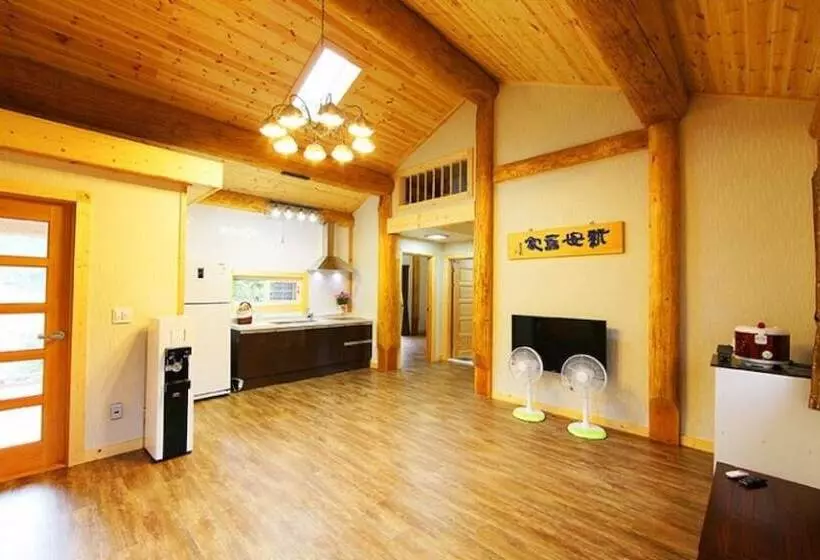 Boryeong Dalbitjeongwon Pension