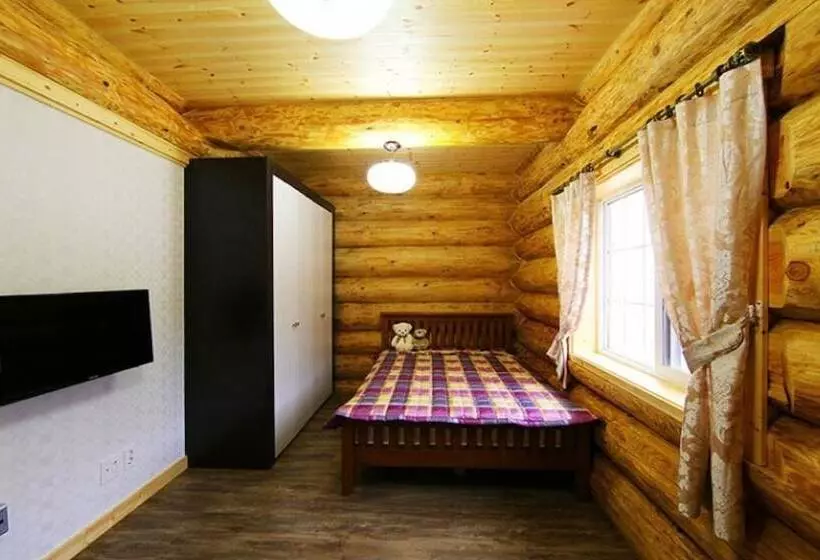 Boryeong Dalbitjeongwon Pension