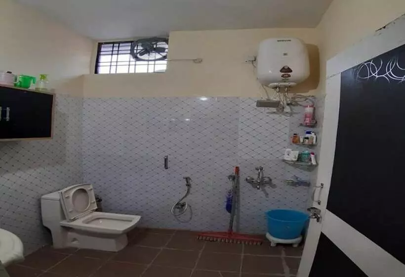 Goroomgo Hotel Ambika House Dehradun
