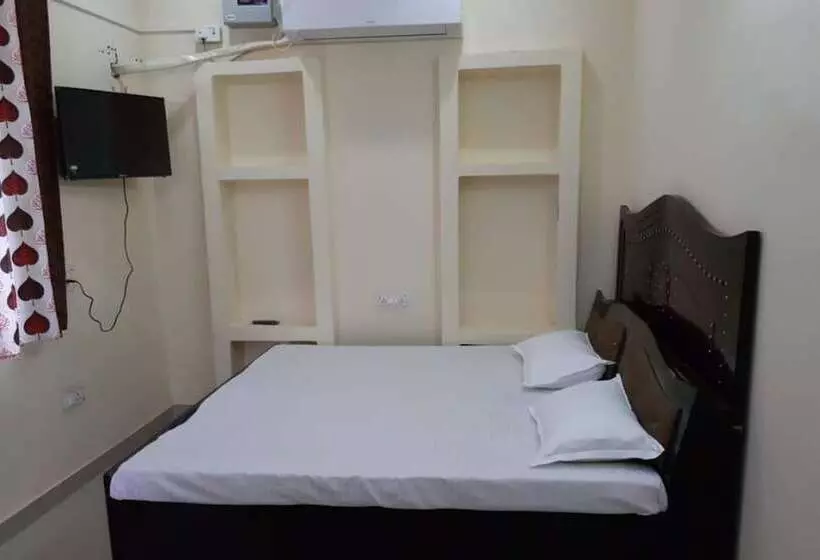 Goroomgo Hotel Ambika House Dehradun