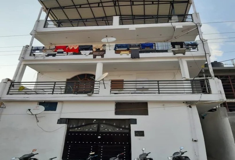 Goroomgo Hotel Ambika House Dehradun