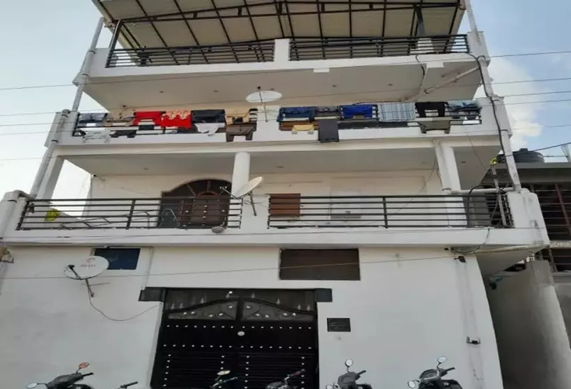 Goroomgo Hotel Ambika House Dehradun
