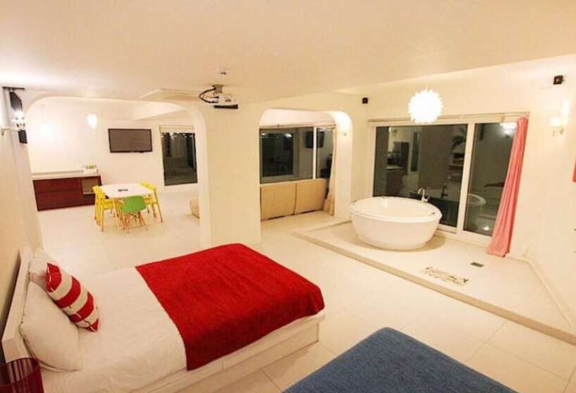 Goseong Paradise Cove Pension
