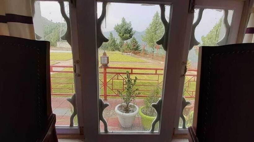 Green Hilton Hotel Shangla