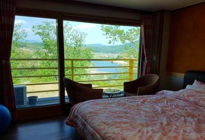 Hongcheon Dalbit Sonata Pension