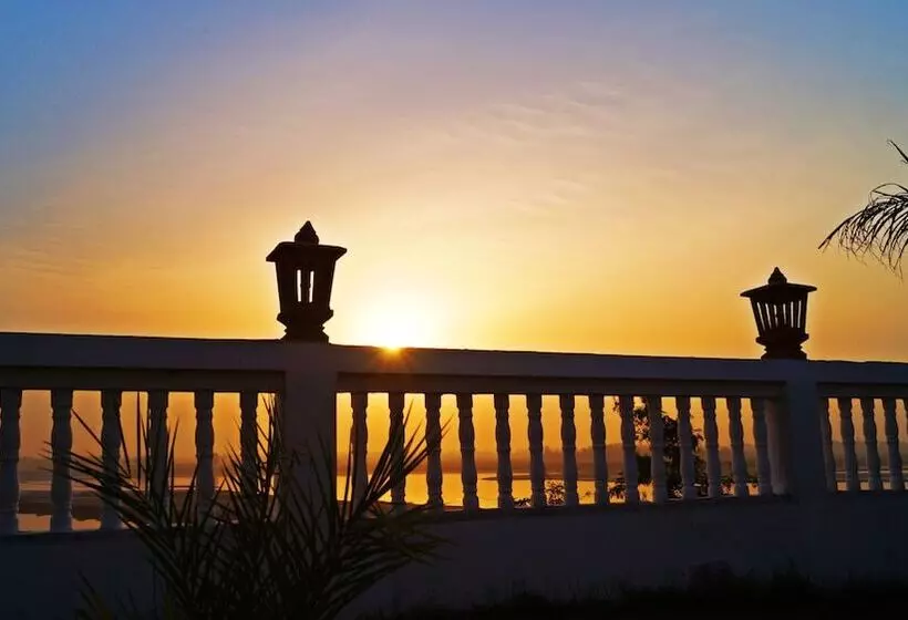 Hotelli Ganga Village Resort