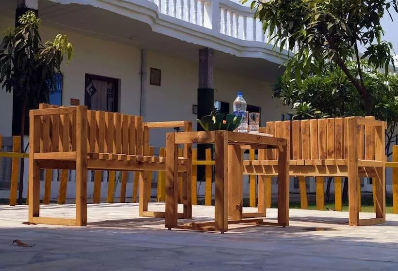 Hotelli Ganga Village Resort