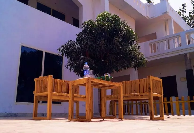 Hotelli Ganga Village Resort