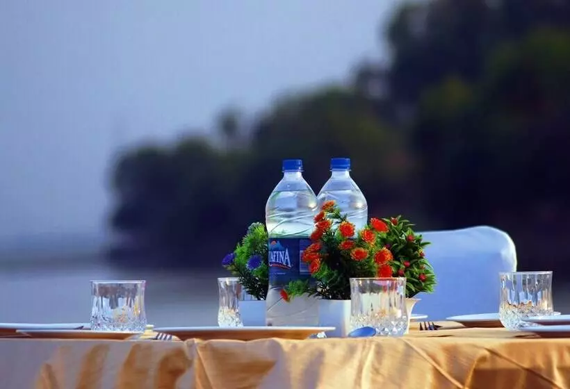 Hotelli Ganga Village Resort