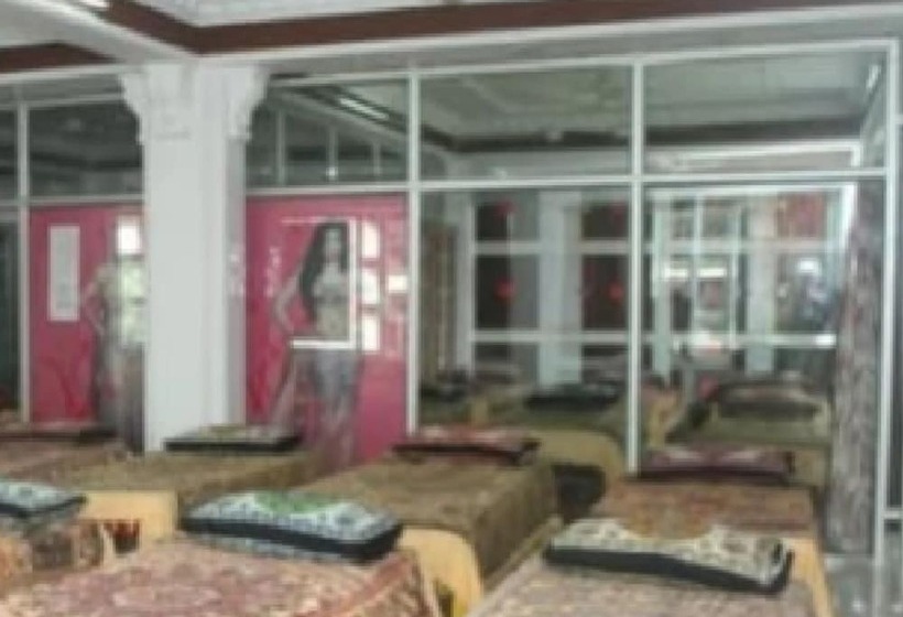 בית מלון כפרי Goroomgo R. K. Dormitory Lucknow