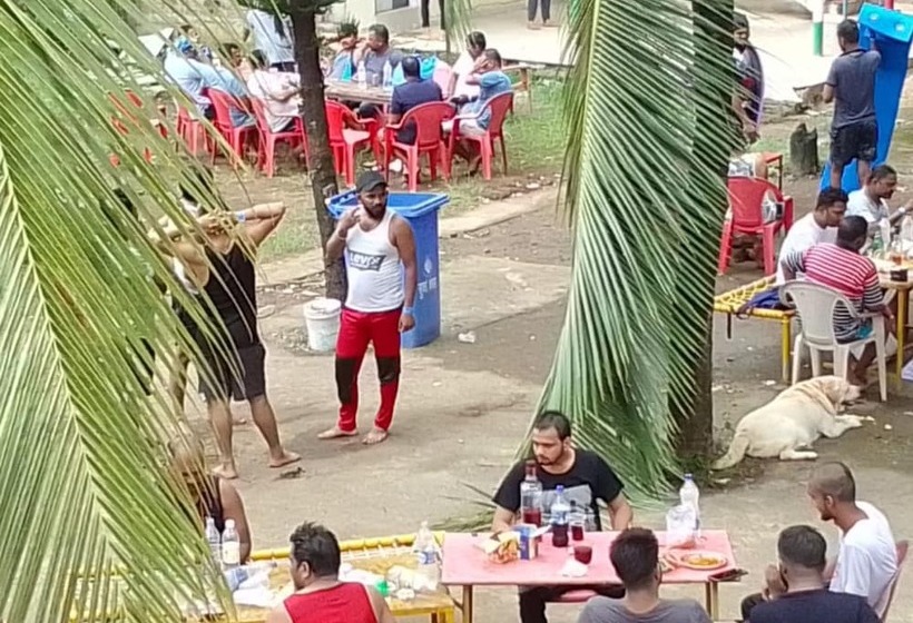 酒店 Manthan Beach Resort