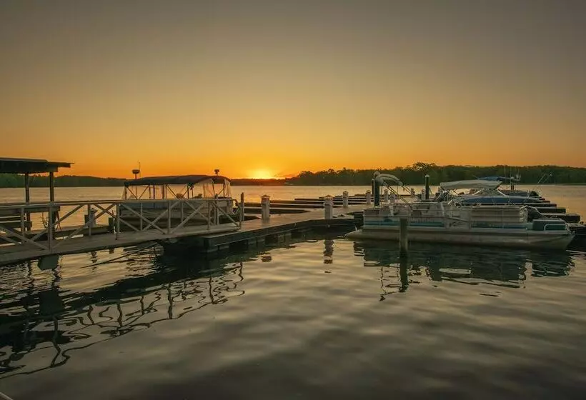 Hotelli Rivers Rest Resort