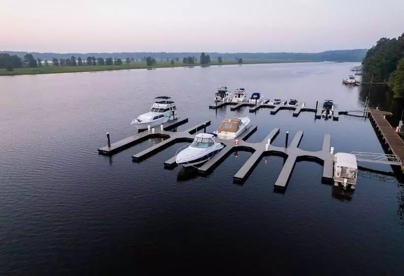 Hotelli Rivers Rest Resort