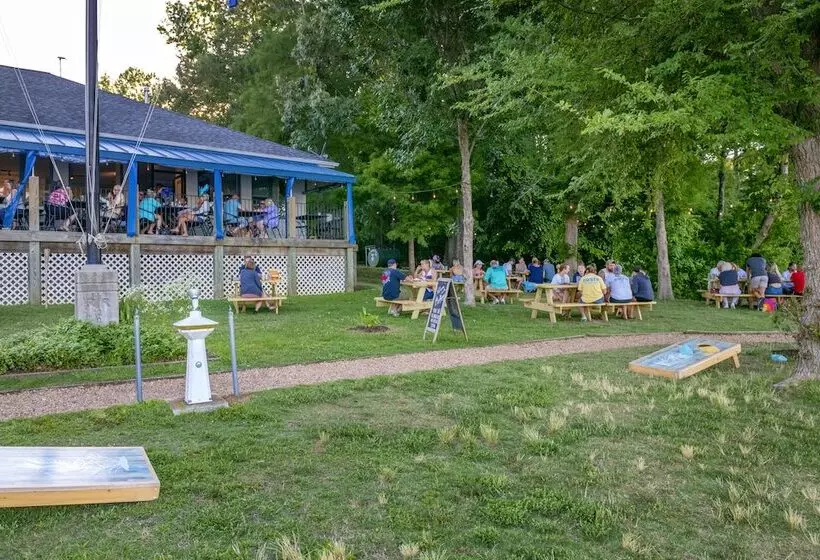 Hotelli Rivers Rest Resort