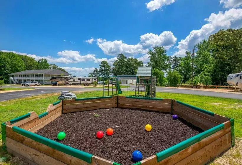 Hotelli Rivers Rest Resort