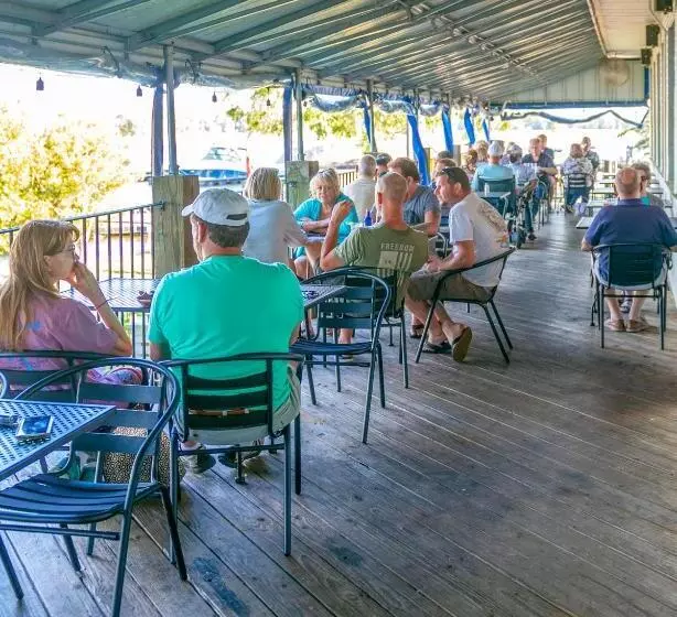 Hotelli Rivers Rest Resort