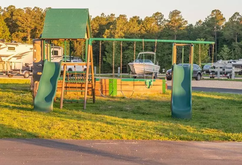 Hotelli Rivers Rest Resort