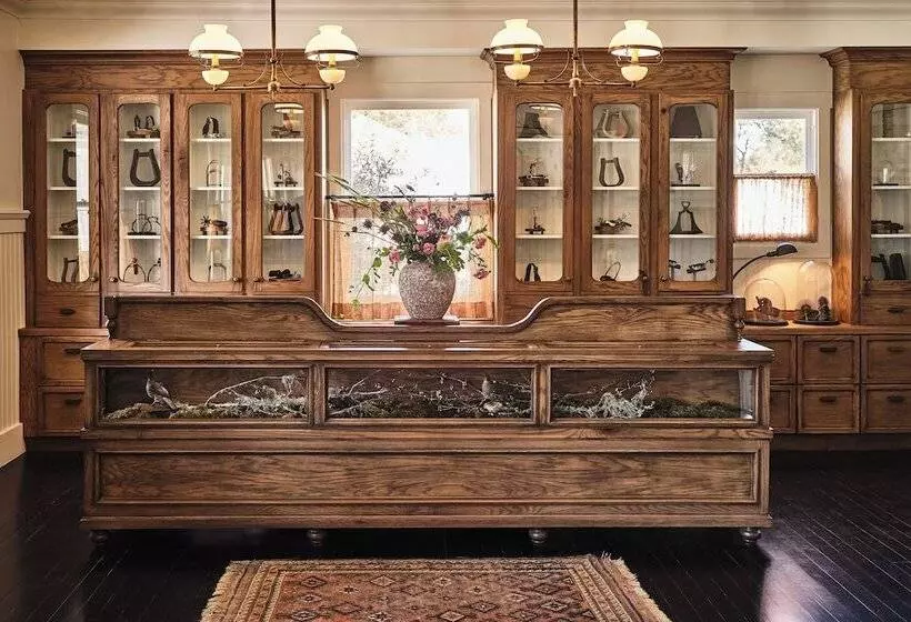 Hotelli The Inn At Mattei S Tavern