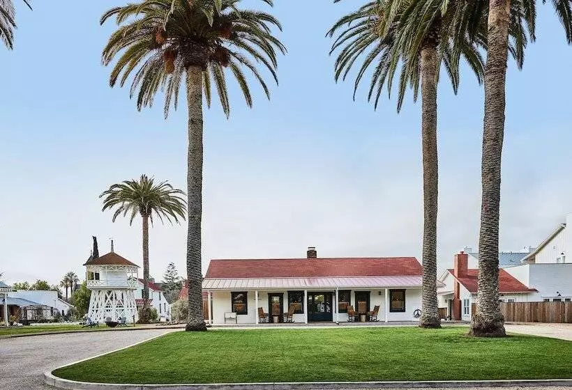 Hotelli The Inn At Mattei S Tavern