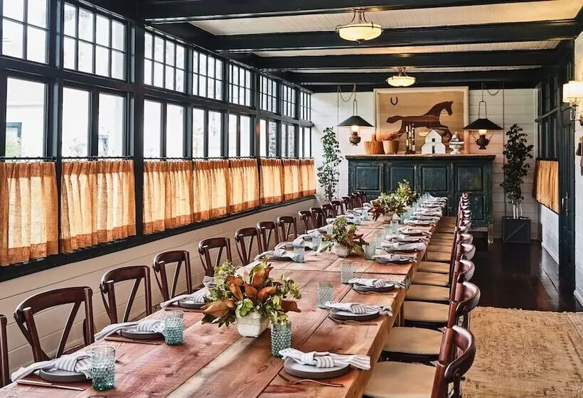 Hotelli The Inn At Mattei S Tavern