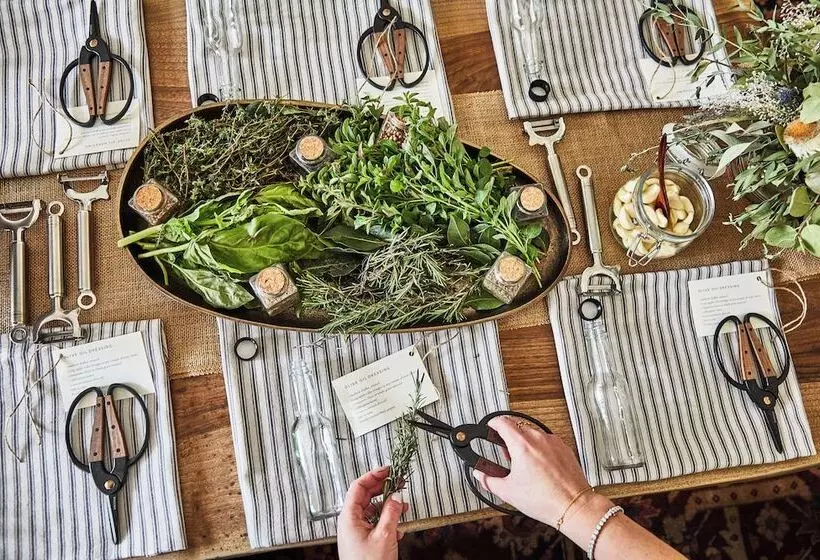 Hotelli The Inn At Mattei S Tavern