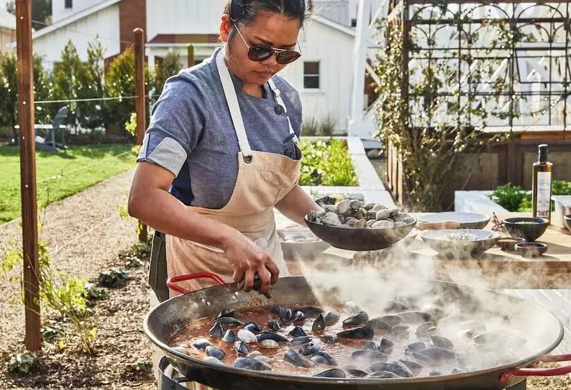 Hotelli The Inn At Mattei S Tavern