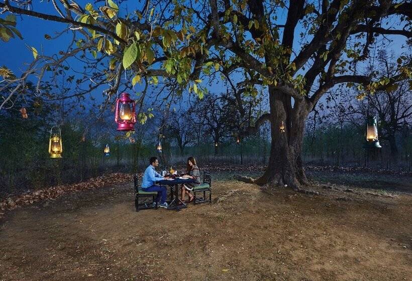 Hotel Welcomheritage Jungle Home