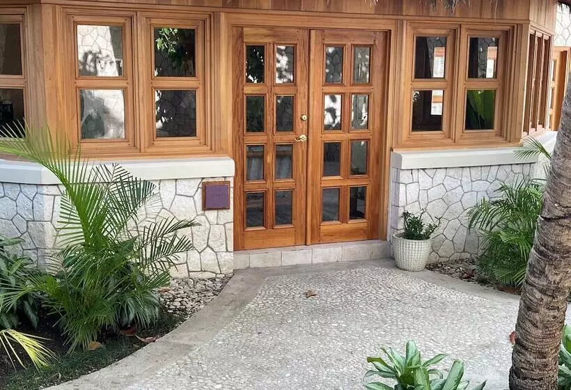 Ocean Cliff Hotel Negril Limited