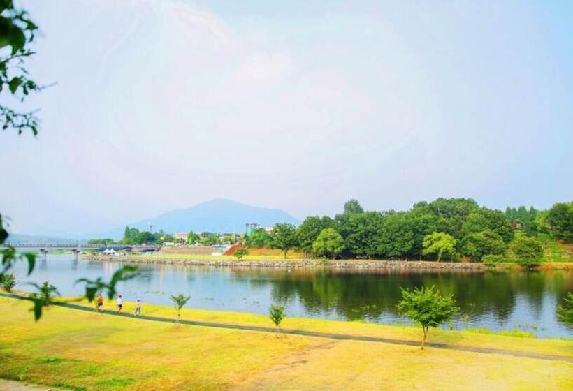 Pensão Sunchoen Orotada Kids Poolvilla