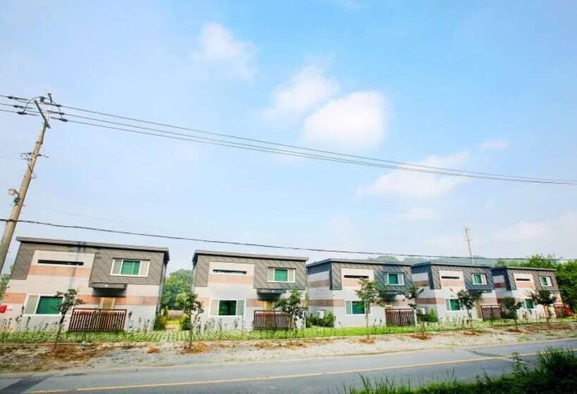 Pensão Sunchoen Orotada Kids Poolvilla