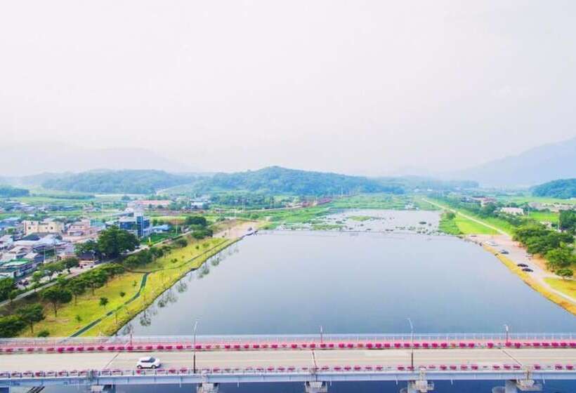 Pensão Sunchoen Orotada Kids Poolvilla