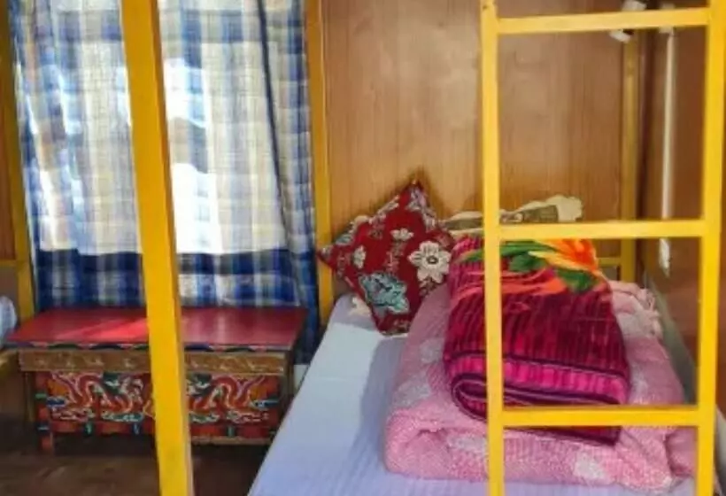 Piggy Hostel Kaza