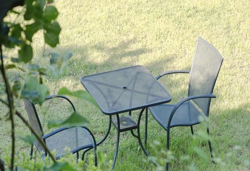 Taean Seip Clover Pension