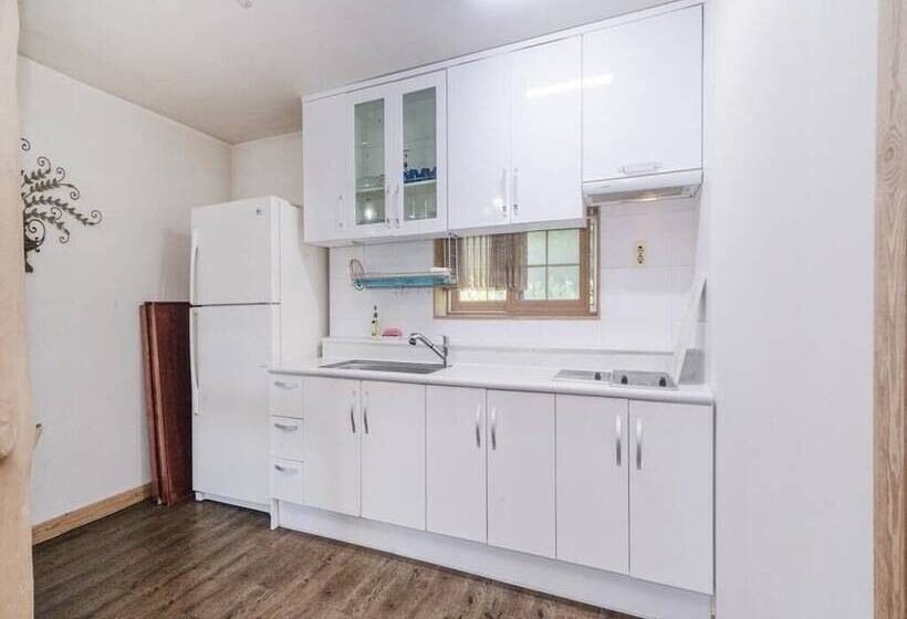 Taean Seip Clover Pension