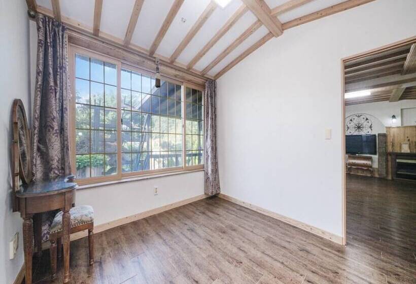 Taean Seip Clover Pension