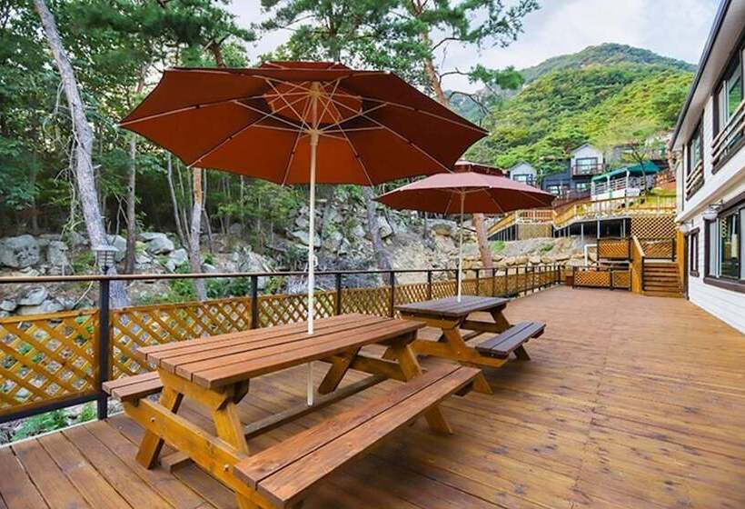 Four Seasons Pension Jecheon