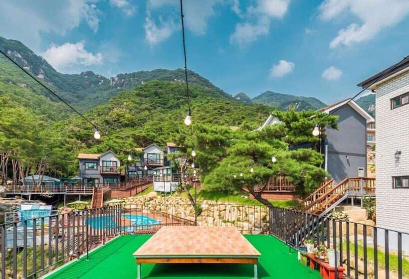 Four Seasons Pension Jecheon