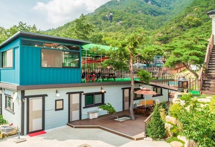 Four Seasons Pension Jecheon