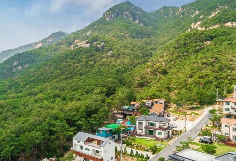 Four Seasons Pension Jecheon