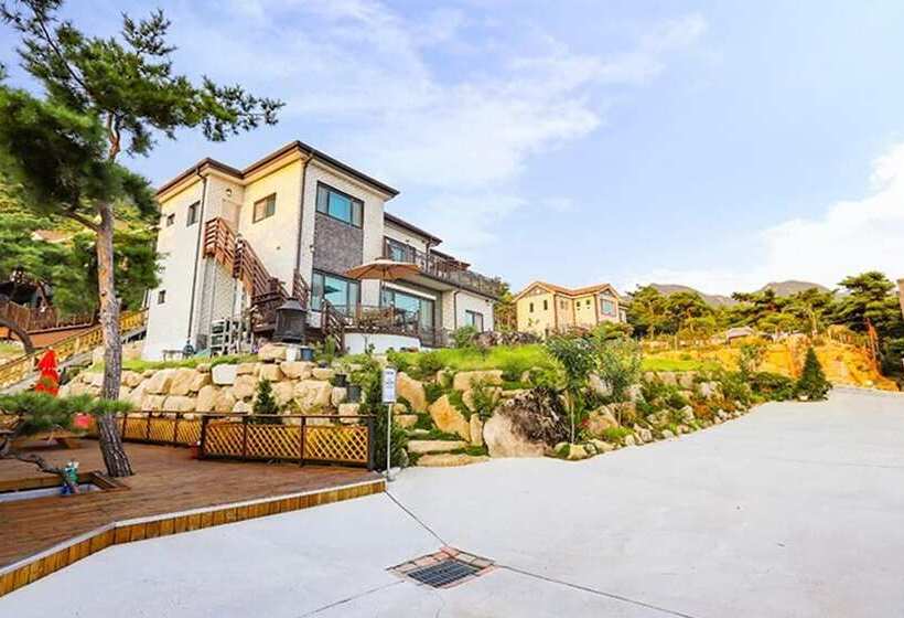 Four Seasons Pension Jecheon