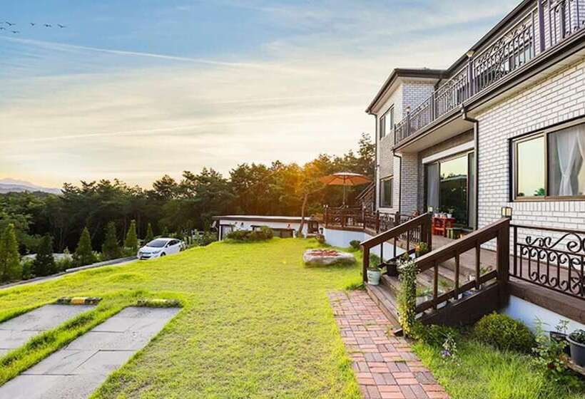Four Seasons Pension Jecheon