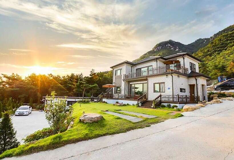 Four Seasons Pension Jecheon