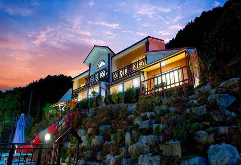 Geojedo Yujahyanggi Pension