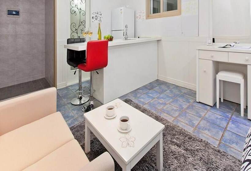 Geojedo Yujahyanggi Pension