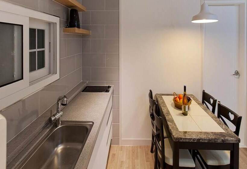 Geojedo Yujahyanggi Pension