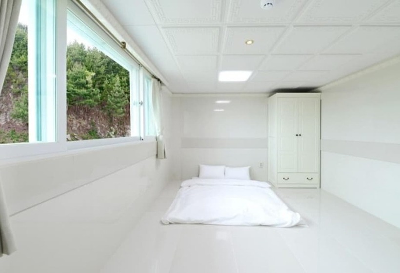 בית מלון כפרי Samcheok Yonghwa