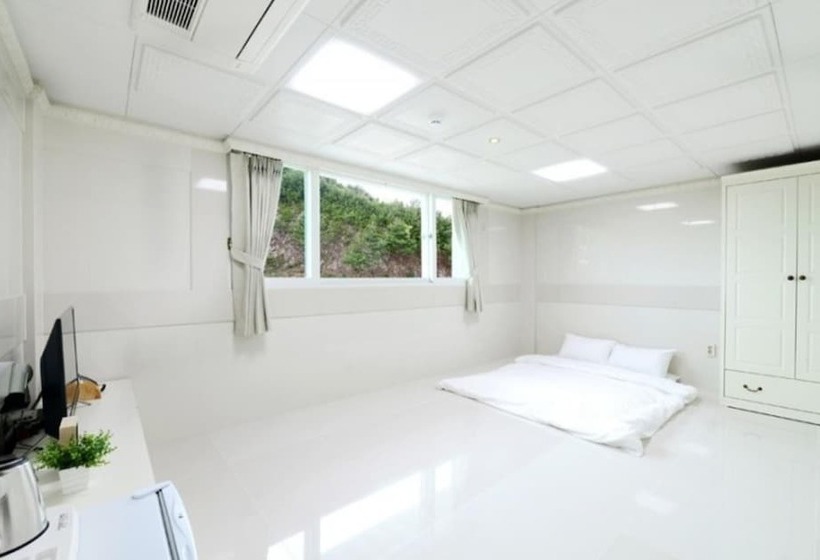 בית מלון כפרי Samcheok Yonghwa